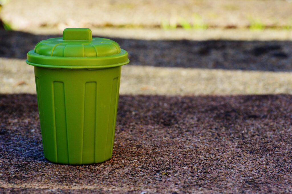 garbage can, garbage, bucket-1111448.jpg